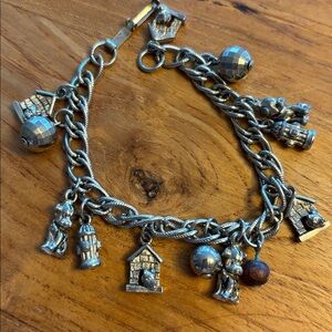 Vintage dogs doghouse Silvertone Charm Bracelet